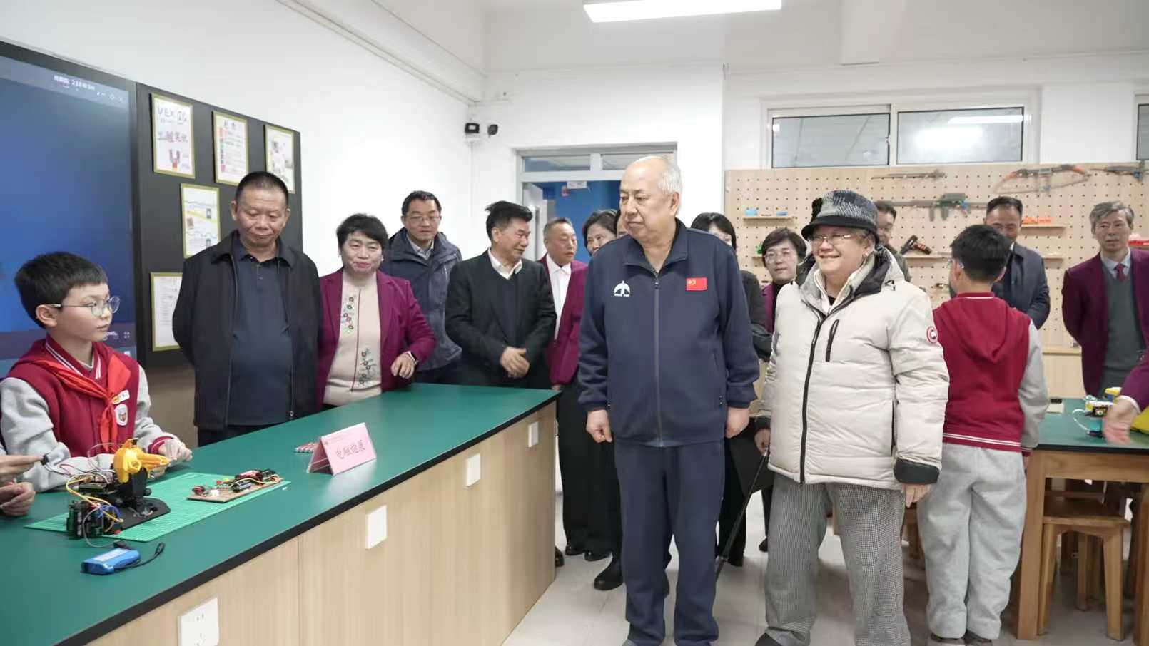 钱永刚教授调研美加外校申办&ldquo;钱学森学校&rdquo;， 并给学生作了钱学森科技报国的科普报告
